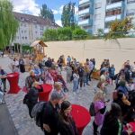 Aufnahme der Gäste bei Eröffnung des Gartens