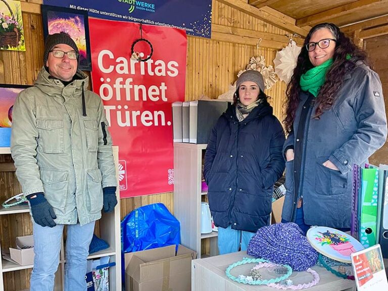 Von links nach rechts: Frank Herzberger, Léna Belmadani und Katharina Thomas vom Caritas-verband Baden-Baden e.V.